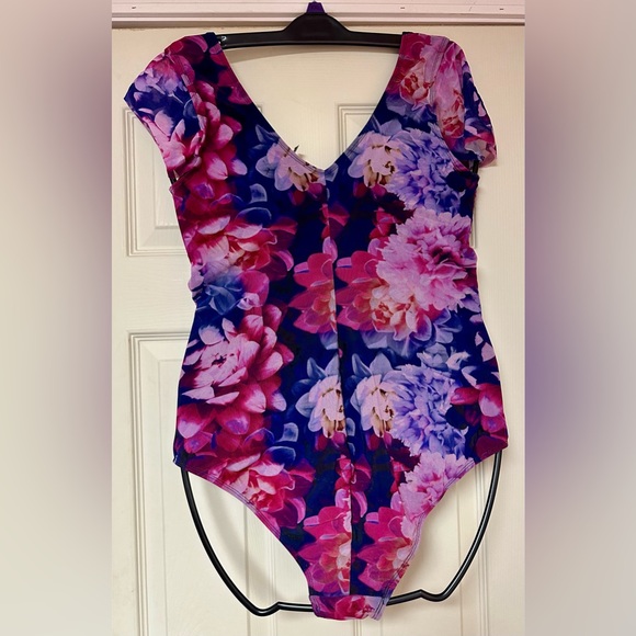 Torrid wire-free swimsuit size 2 - Picture 4 of 7